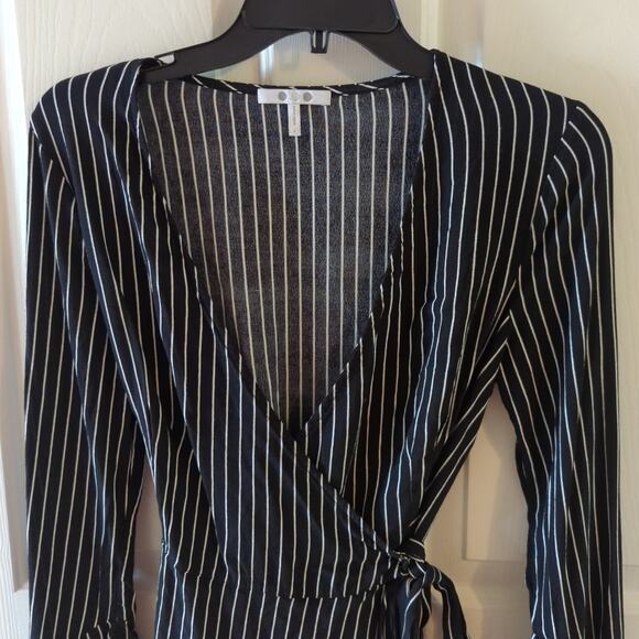 Three Dots Wrap Top, EUC, S - Picture 2 of 5